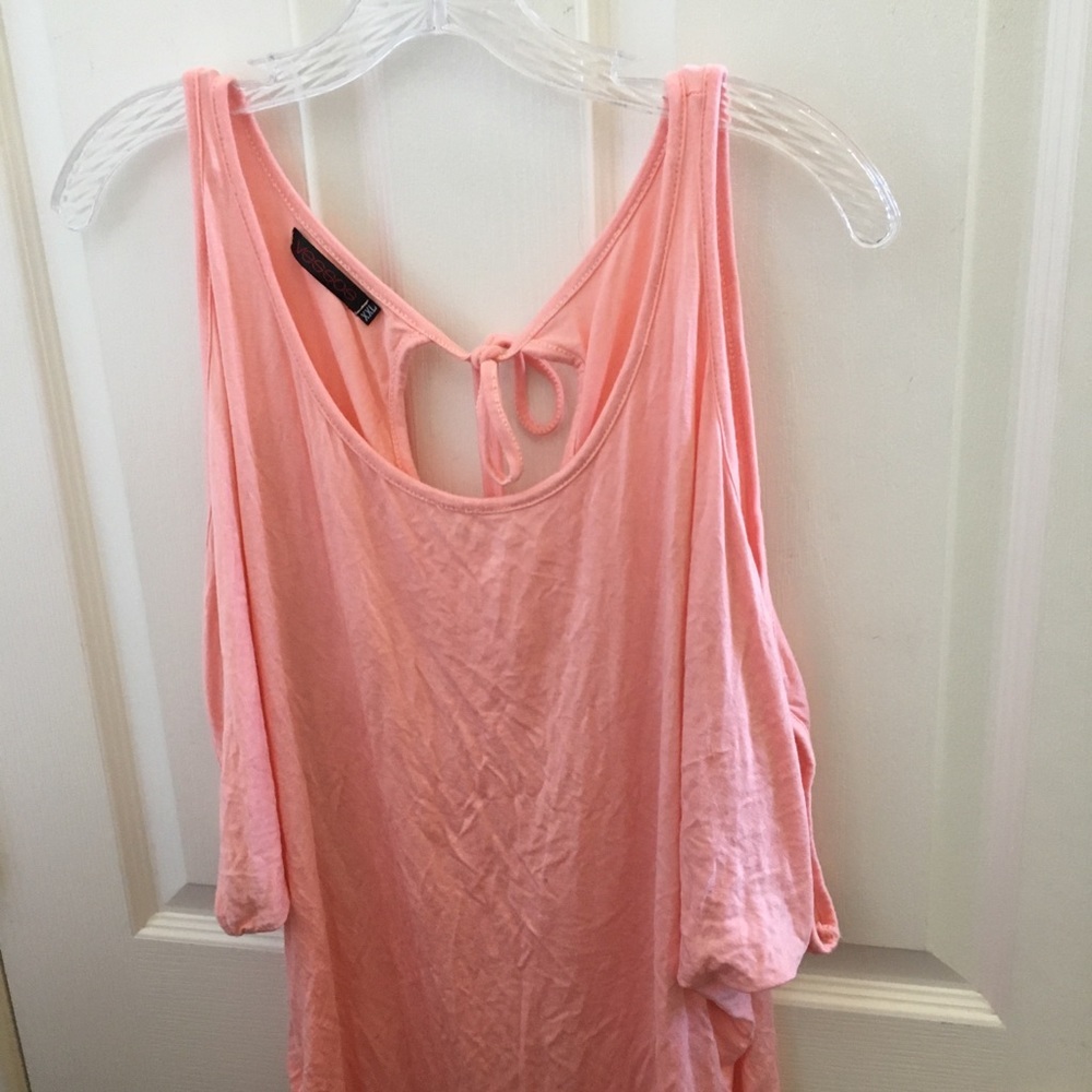 FINAL MARKDOWN Ladies vessos cold shoulder top XXL